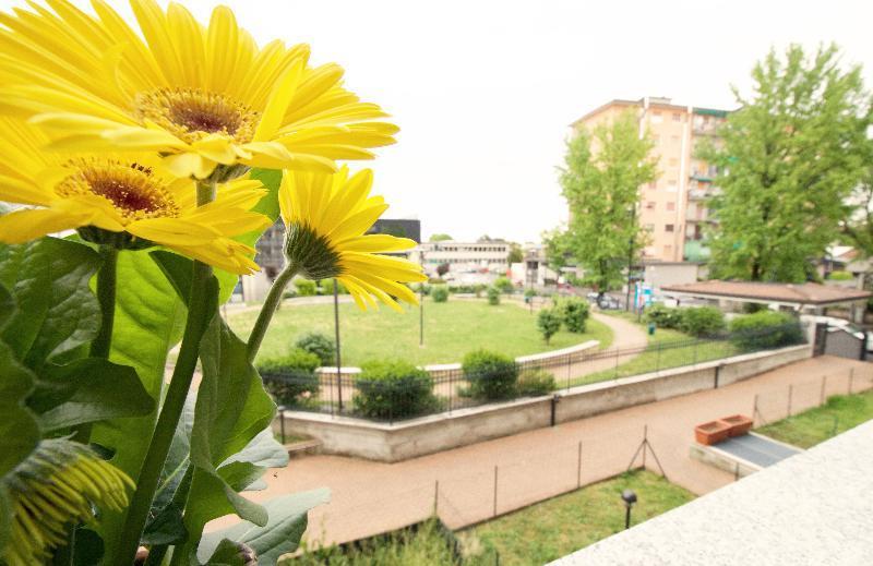 Hq Aparthotel Milano Inn - Smart Suites Cinisello Balsamo Εξωτερικό φωτογραφία